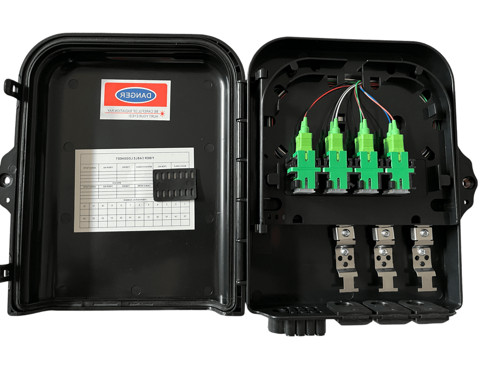 Caja terminal montada en pared de 8 núcleos material ABS color negro. Incluye adatpadores SC APC - Fibralink México