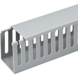 Canaleta Ranurada de PVC Rígido para Organización y Protección de Cableado / Ranura Ancha con Tapa a Presión / Color Gris / Tramo de 50 × 50 mm × 2 m